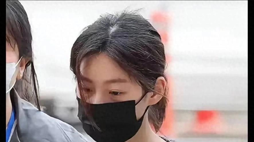 金赛纶生前近照眼袋那么重，肯定很累吧，她明明可以用照片抵债啊