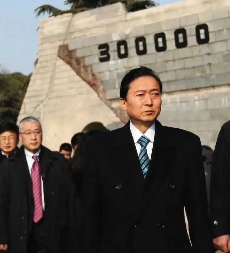日本前首相鸠山由纪夫已经接受了中国政府的邀请，他将不顾全日本人的谩骂，以个人名义