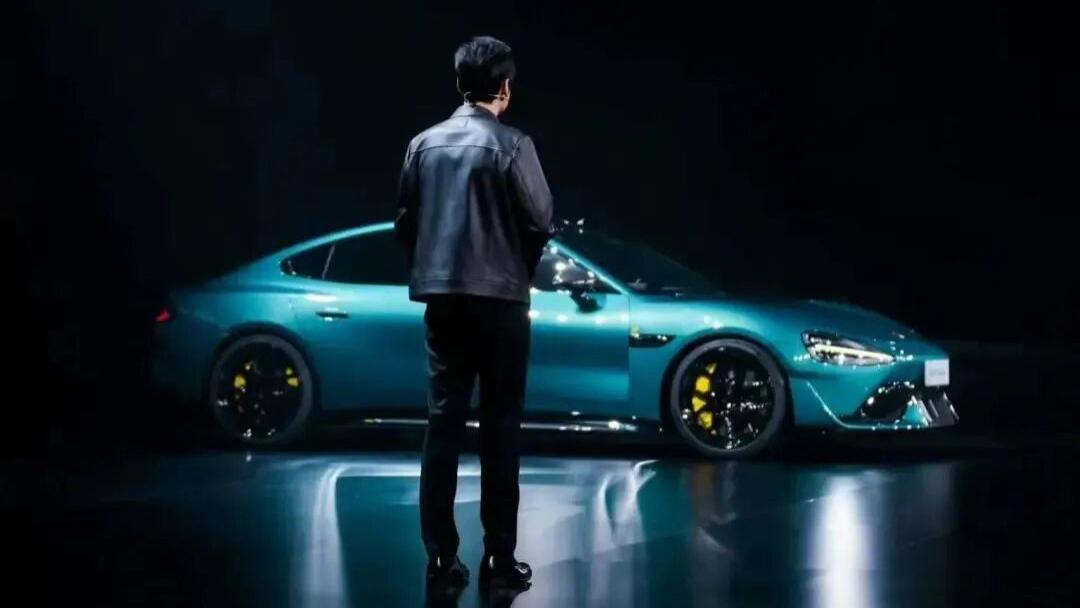 雷军被骂到不敢说话，这是汽车圈最大悲剧