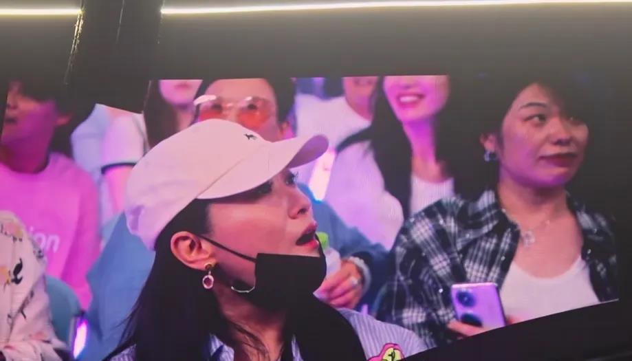 岳云鹏演唱会第二场，到场的明星有，谭晶，姜妍，央视主持人，小尼，杨帆。
德云社的