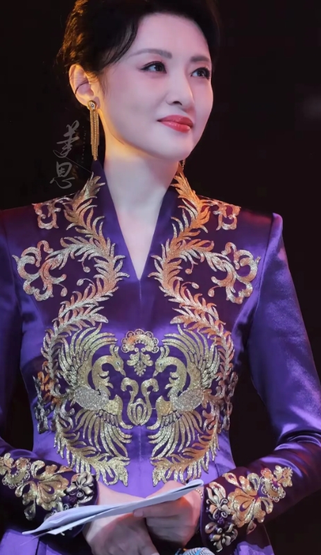 30岁的央视女神，唯美照出炉了：大方洒脱，真人要比电视上瘦和漂亮100倍，太喜欢