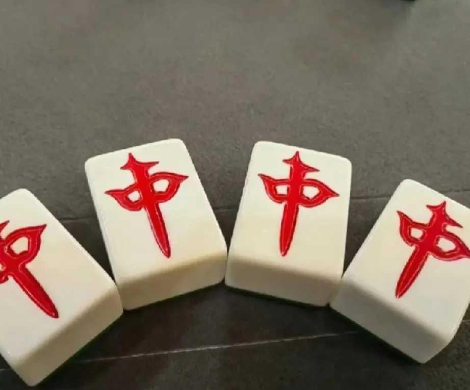 红中飞第一把就输光零花
她笑笑：这点学费，我大脑花了
四个同事把午休变成mini