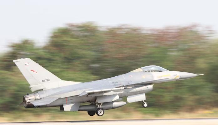 【泰国陆军称出动F-16战机摧毁柬方两处军事设施】泰国陆军第二军区24日在社交媒