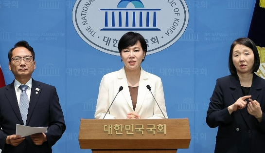 韩国共同民主党炮轰尹锡悦政府国情院：隐瞒李在明遇袭真相

23日，韩国共同民主党