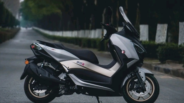 谁懂啊！15666就能拿下高配，150身材的250踏板，灵活又能跑