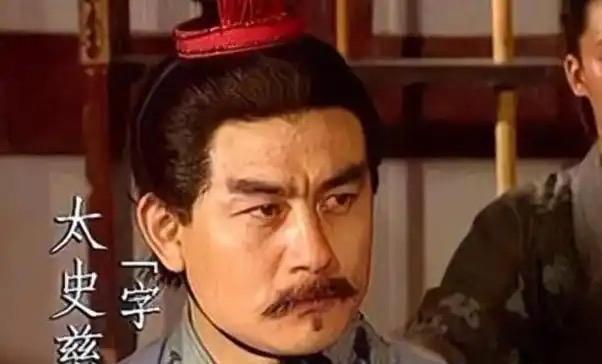 曹操曾征召江东两个人到自己阵营，为自己效力，一文一武，但是，这两个人都没去。
一