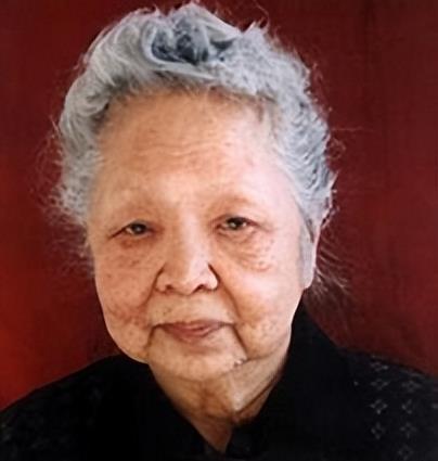 1957年，美国海关私吞了中国女人行李箱里面的6800美金，她却开心地笑了。殊不