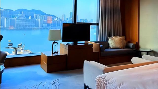 香港市民吐槽内地穷游游客，没钱还旅游？为了省钱晚上睡在肯德基