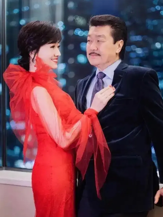 赵雅芝的婚姻争议再被翻开。  
1975年，21岁的她嫁给医生黄汉伟，婚后生下两