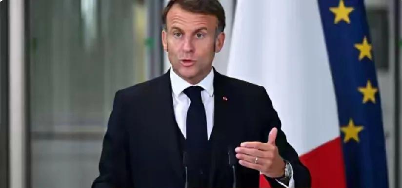 马克龙：欧洲应坐在谈判桌前！17日，马克龙及英国首相斯塔默、德国总理默茨、欧盟委