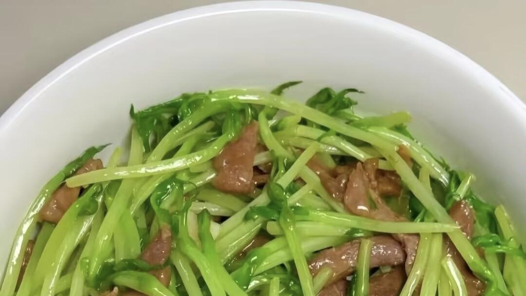 一道菜满足两种营养需求，豆苗炒牛肉，家常美味中的营养高手