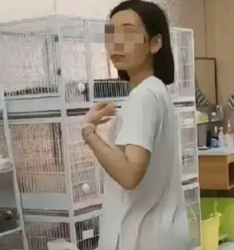 沈阳虐猫致4只小猫死的邓某，因为这次行为之后，她的工作丢的可能性很大了，单位是不