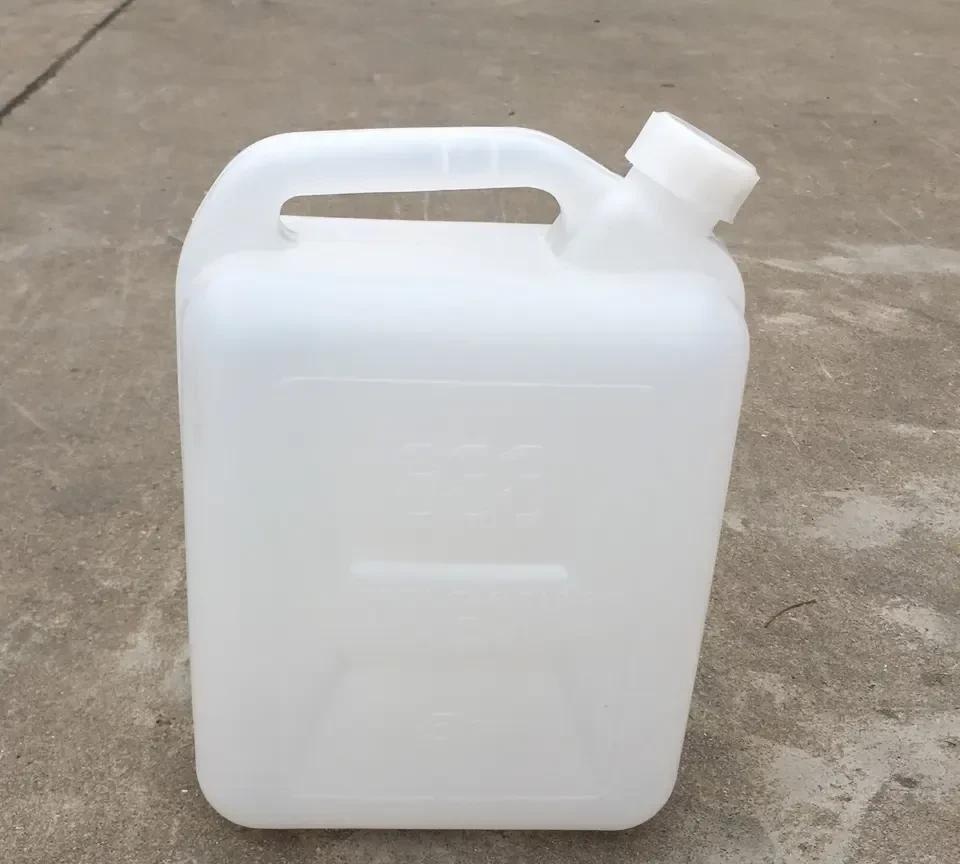 网友：小时候我家里有一个盛酱油的塑料桶2斤的（那时候大部分人间很少有打酱油即便有
