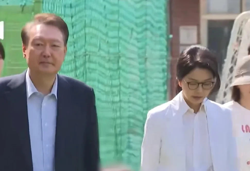 尹锡悦夫妇大戏开场











---











韩国政坛