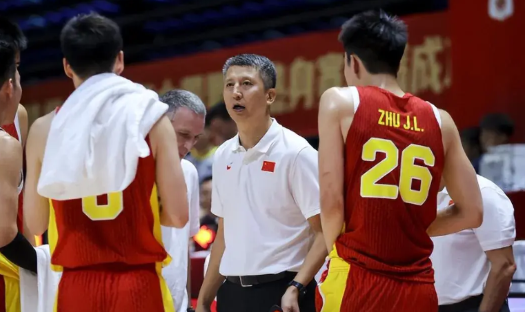 中国男篮名单再次变更：
内线分别是周琦、胡金秋、杨瀚森和余嘉豪。
锋线5人，分别