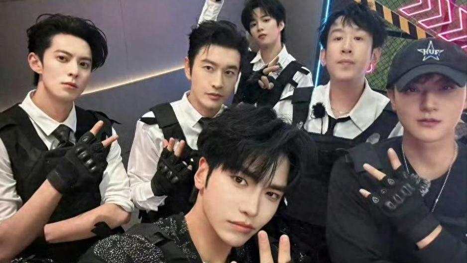 明明是同龄人，一个看着像20岁出头的小伙子，一个吃尽了生活的苦