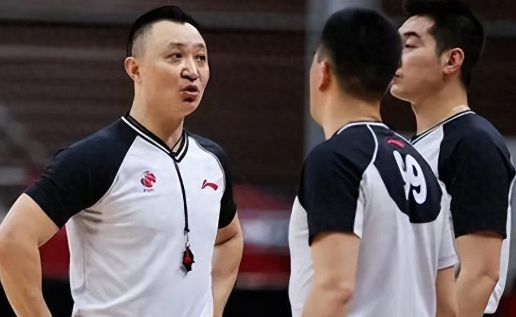 CBA裁判问题大揭秘：与NBA裁判水平的巨大差距
