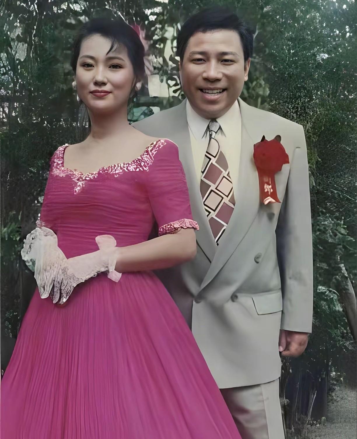 大家以为这是雷老虎陈松勇的结婚照吗？不是，这只是剧照。现实中陈松勇一辈子都没有结