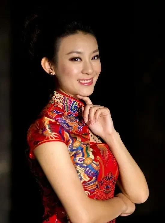【京戏，其实主要是为了“听”的】
上次青京大会老旦组，侯宇拿了冠军，李娜名落孙山