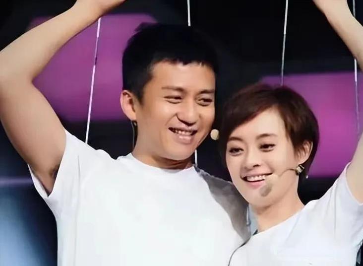 邓超说，对妻子必须尊重，你和女人争什么，她都那么辛苦！女人不但工作还要生孩子。带