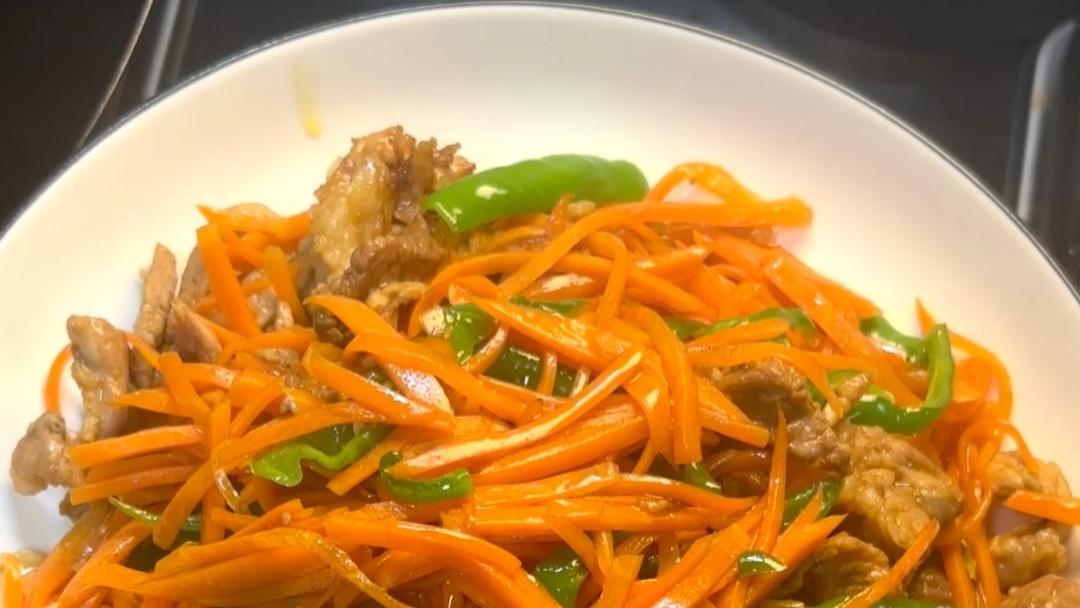 谁懂啊！最简单的胡萝卜炒肉，竟是最费饭的