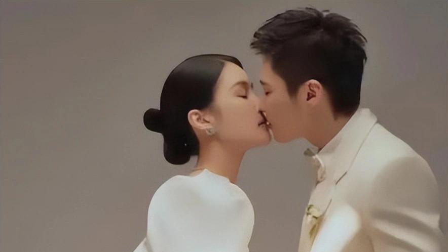 赵本山女儿晒房贷截图：靠利息还贷喊‘有多大屁股穿多大裤衩’，网友吵疯