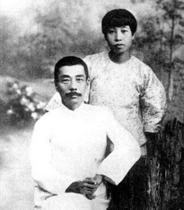 1968年，许广平突发心脏病被送往医院，在她快不行的时候，她拉着儿子周海婴的手，