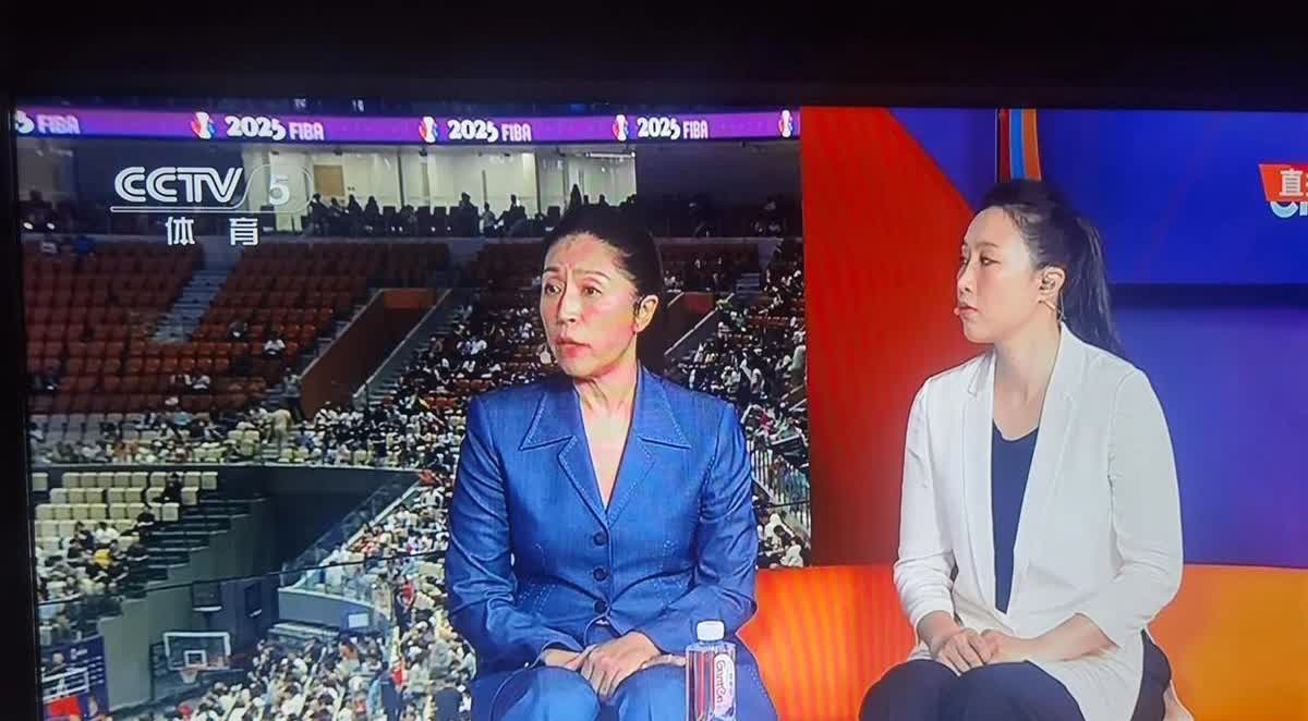 邵婷解说翻车了？球迷怒怼：专业运动员别把球场滤镜带到解说席！
听她评球简直血压