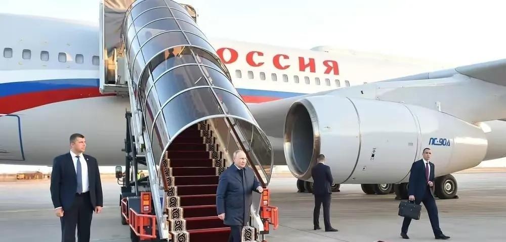 普京出国了，有没有国际刑事法院的出来走两步？



就在今天，法新社报道，普京自