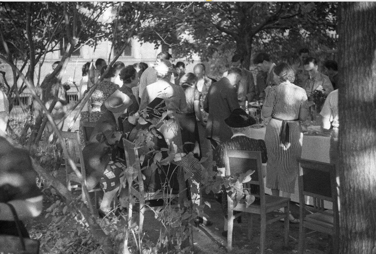 早，恰饭冇？（1939年莫斯科）