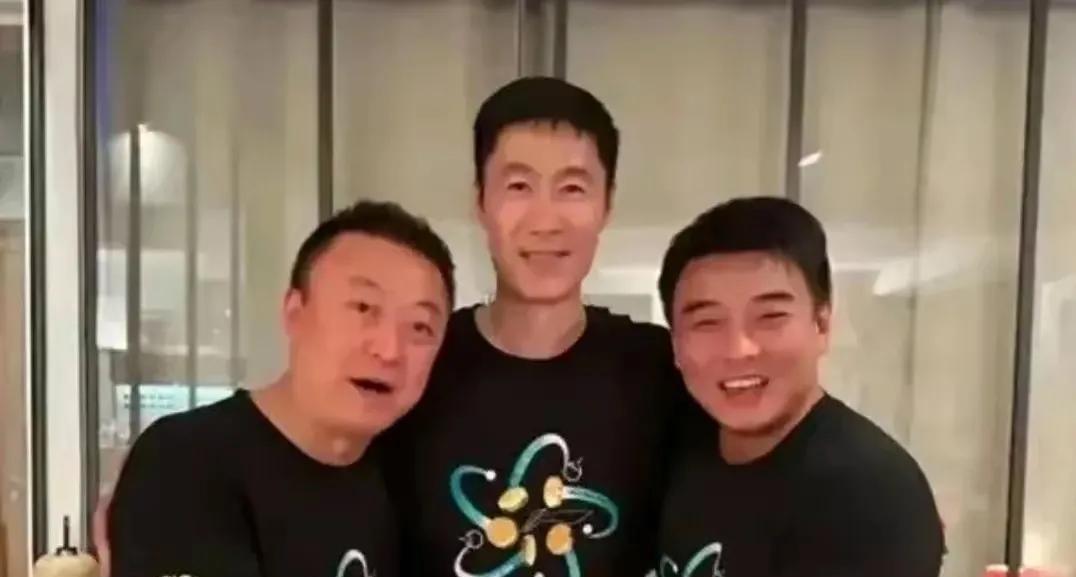 王励勤对小胖的帮助不必说……现在国乒需要，小胖肯定要挺身而出！
马龙也曾说，希望
