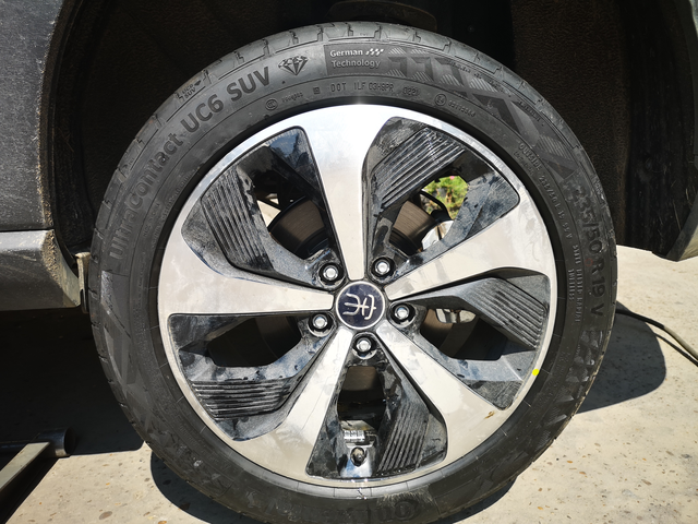 今天换了四条马牌UC6
低速静音和过小砍减速带感觉好像提升蛮多
但是100-12