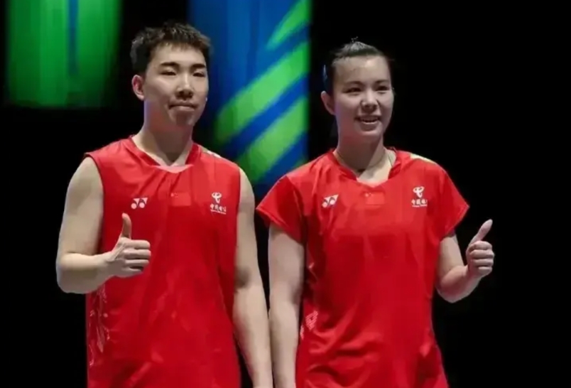 郭新娃/陈芳卉的世界排名已经掉到第八位了，原本全英赛夺冠后一度来到世界第五，没想