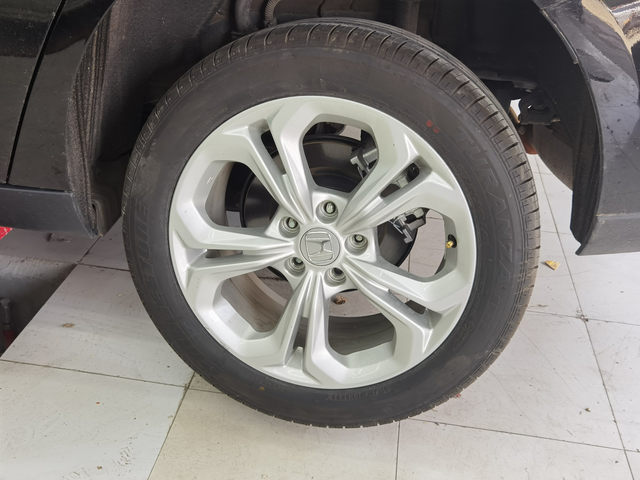 十一代雅阁智享版轮毂改色拉丝
车辆情况
23年11月买的黑色智享版，17寸的花瓣