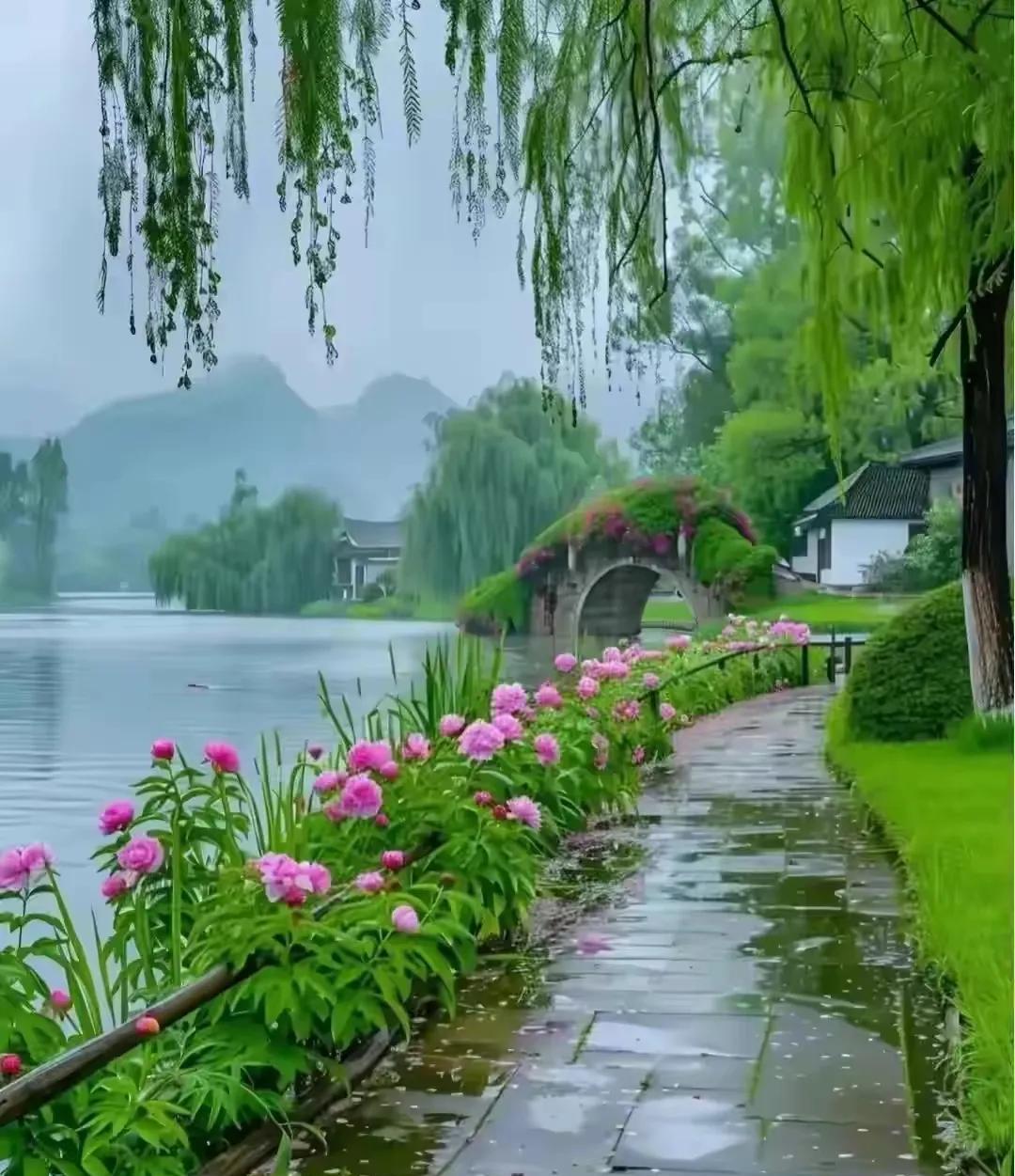 #下联：丝丝细雨润红花；诚邀上联#
             缕缕和风佛绿柳
 