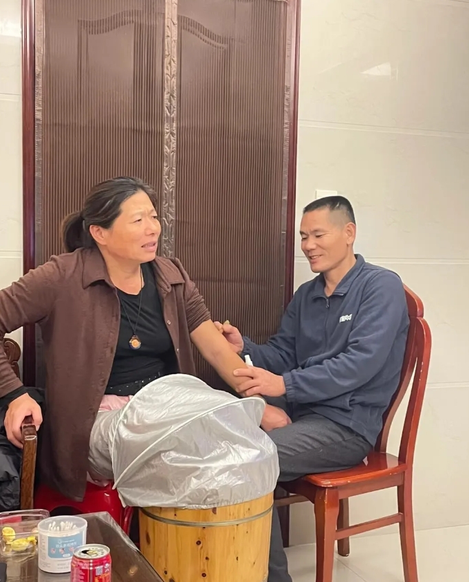 退休两年了，一直住在女儿家，两年来，女婿从来没有叫过我一声妈，我还得打扫卫生买菜