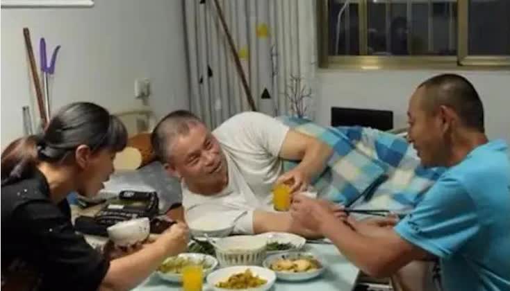 2005年，浙江男子发现妻子被人追求，他非但没有生气，还鼓励妻子改嫁，妻子拒绝后