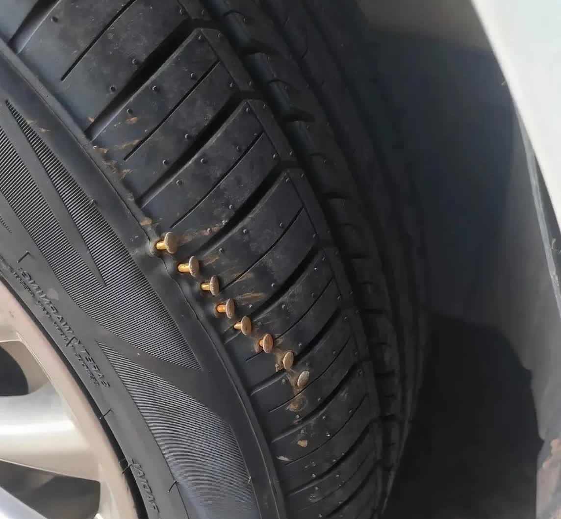 这次路上真的碰瓷了[笑哭]想知道换一个真空胎是不是要花费八九百块钱左右呢？
不