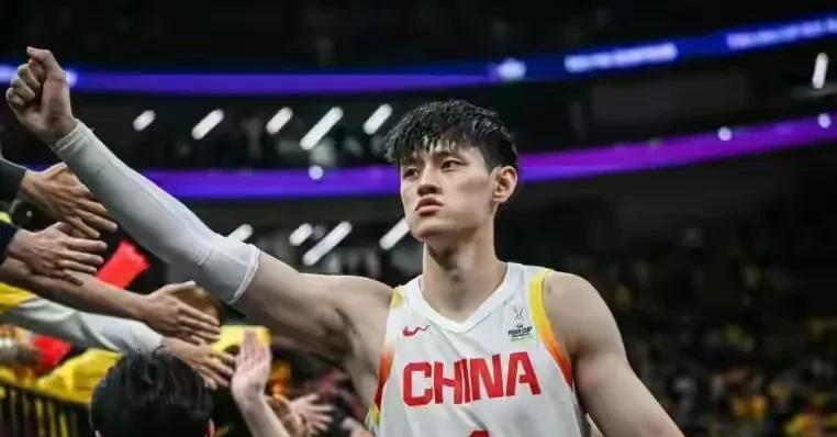 曾凡博签约篮网队！下赛季NBA有望上演中国德比！
这几天中国球员签约海外的消息一
