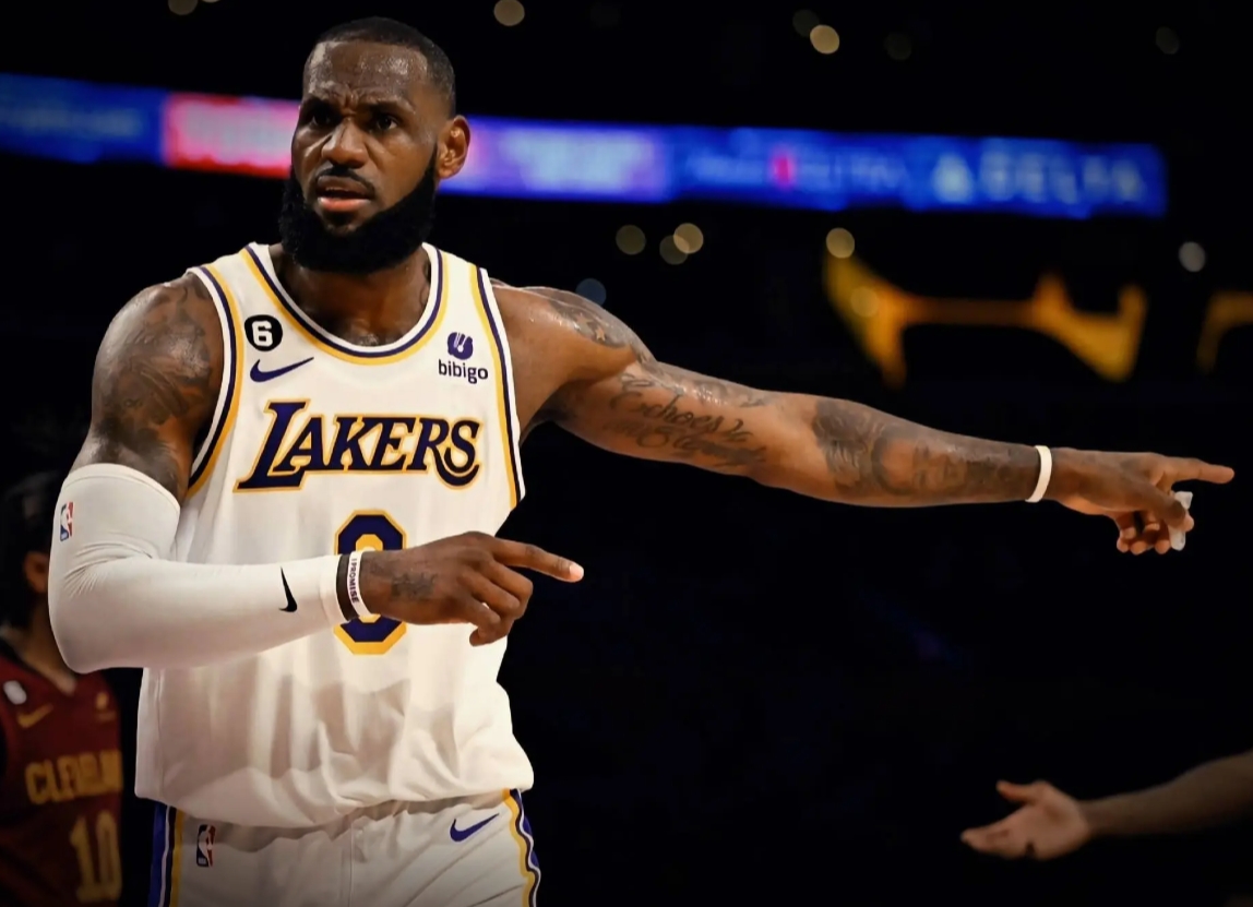 致詹密：管他们怎么折腾，也就最后一年了，一年过去他们爱咋滴咋滴
老詹大概率打完就