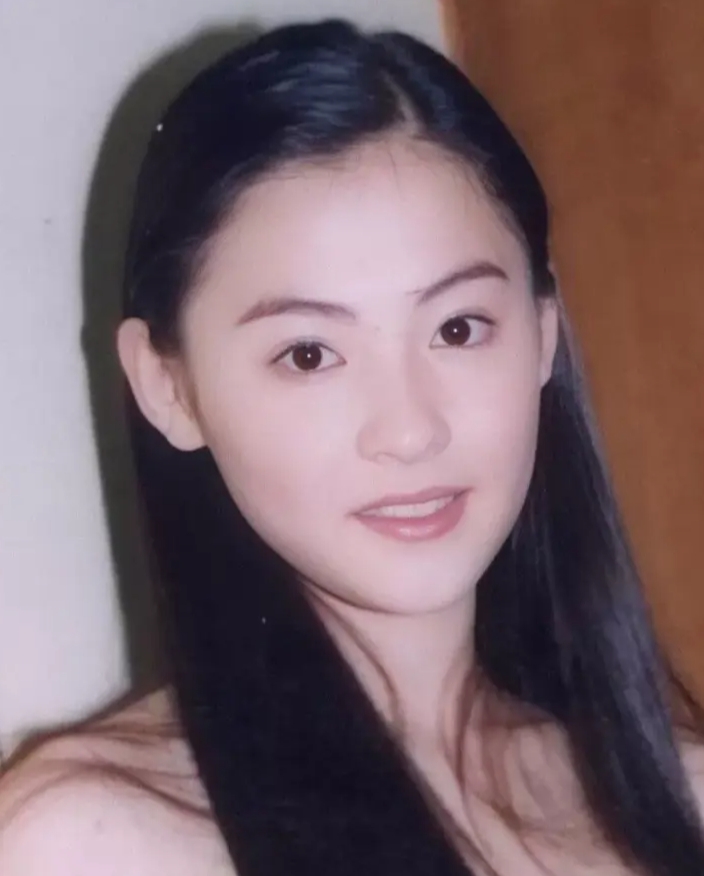 张柏芝深夜发文炸翻全网