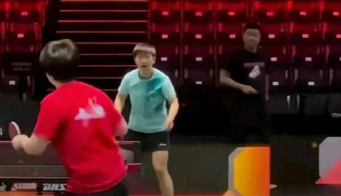 世界第一和新秀同门却要你死我活

这哪是训练，是宫斗！

邱贻可一边吼别急一边口