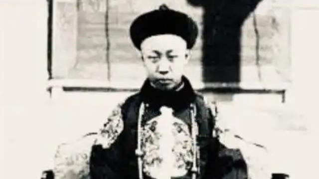1952年，有人建议将袁世凯的坟茔给平掉，毛主席得知后说了什么？