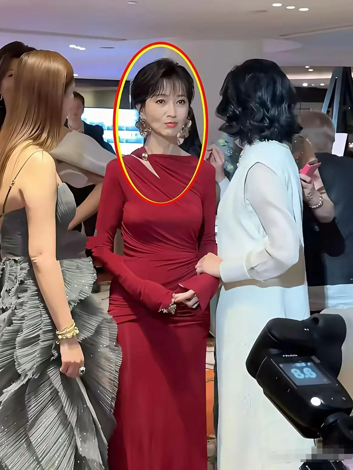 没想到赵雅芝私下这么不上镜！