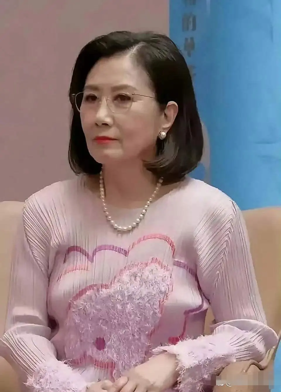 你敢相信，汪明荃快80岁了吗？这皮肤状态，这气质也太好了吧
