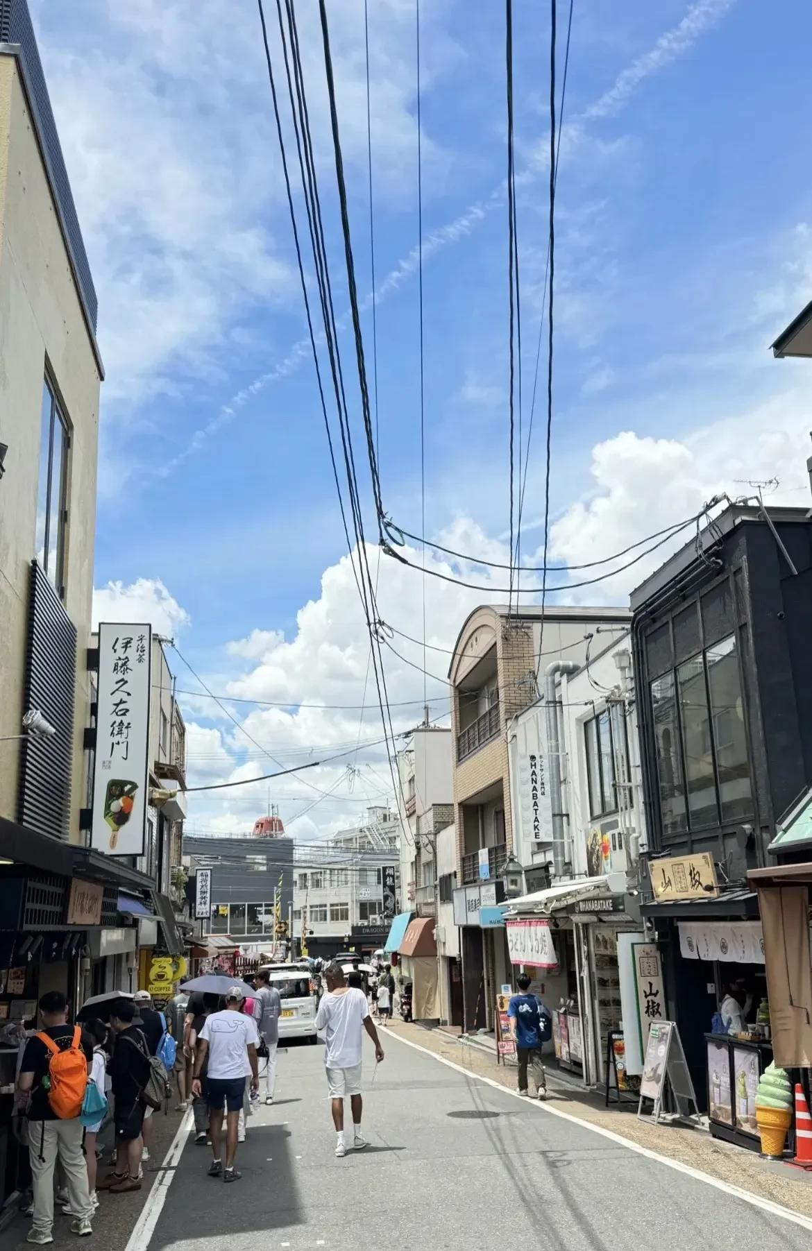 这是发达国家日本的街头，不是国内的。[捂脸][捂脸]