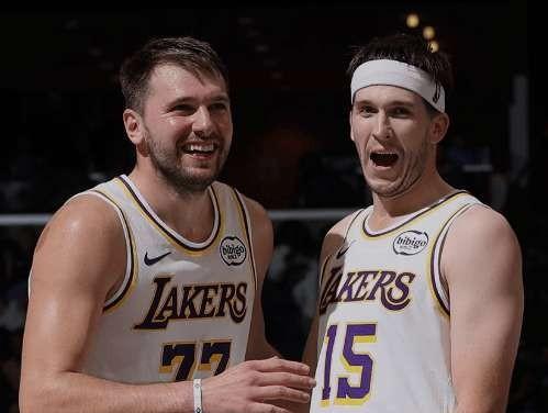 湖人三连败以后迎四个主场，应抓住机会多赢球
湖人队在圣诞大战中惨败火箭，吞下三连