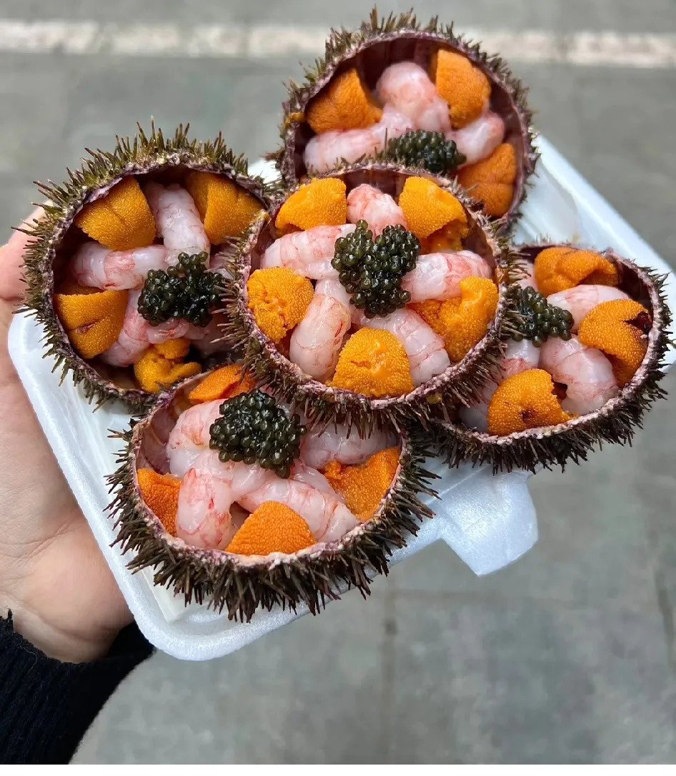大连这个美食小吃绝了
特别鲜甜
请问大连的朋友加点酱料会不会更好吃呢？