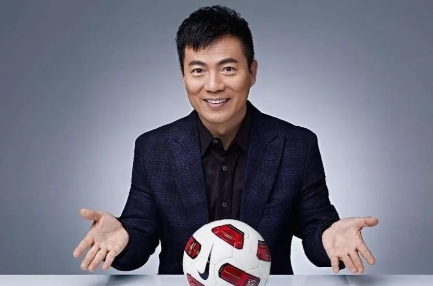 2006年，黄健翔在妻子孙颖手术后不久，就提出了离婚，黄健翔表示：没有爱情的婚姻