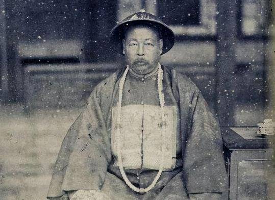 1858年，曾国藩拜访左宗棠，左问管家：“坐轿子来的，还是骑马来的？”“坐轿子来